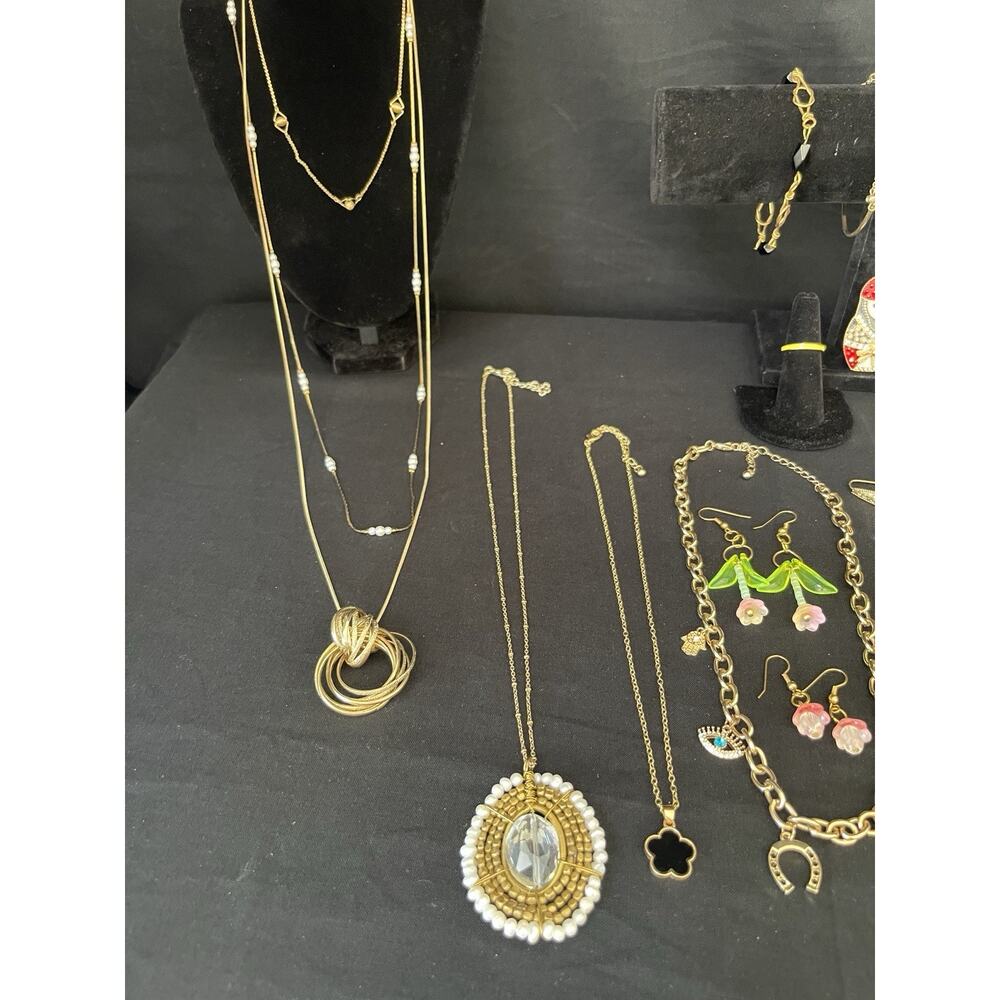 Vintage To Now Gold tone Jewelry Lot Necklace Bracelet Earrings Brooch - Picture 4 of 6